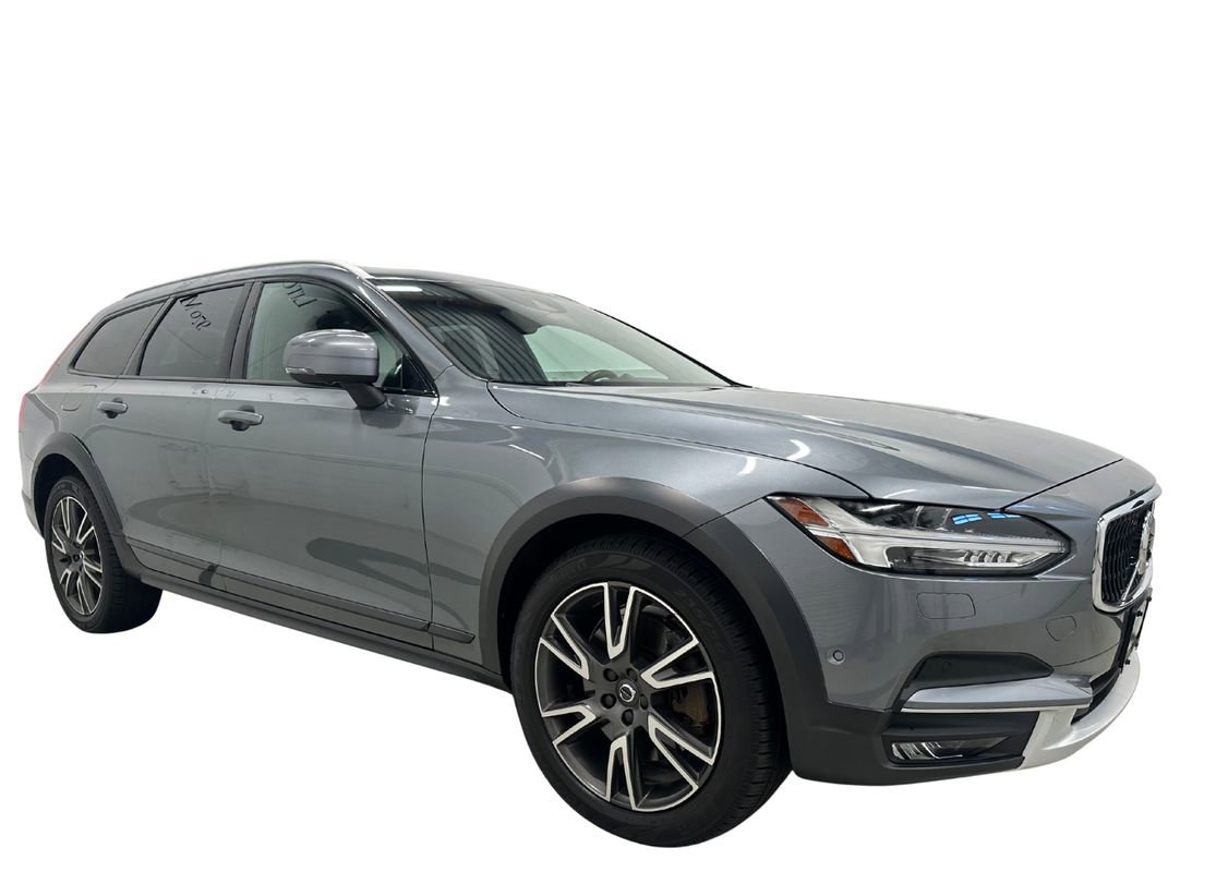 Used 2017 Volvo V90 T6 Cross Country image 4