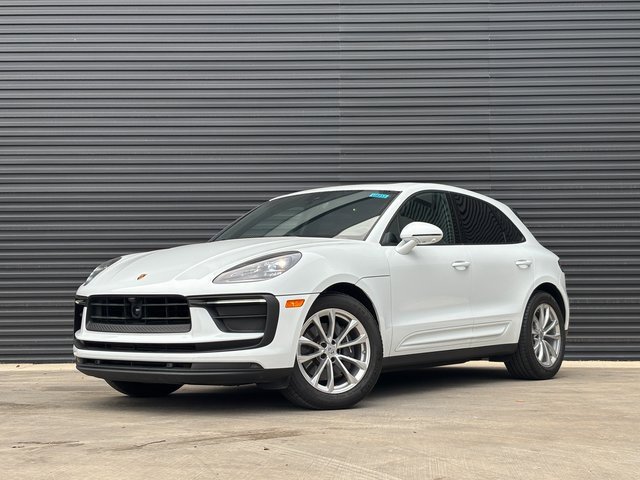 Certified 2025 Porsche Macan image 1