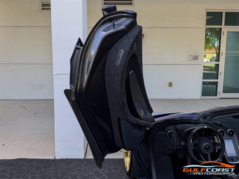 Used 2020 McLaren 600LT Spider RWD image 24