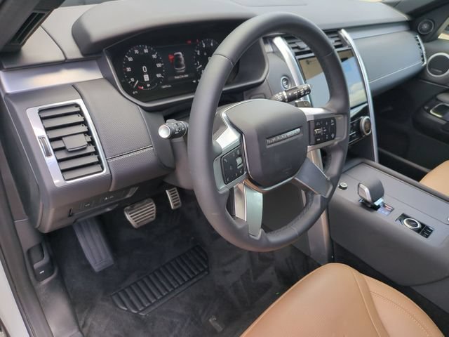 Used 2025 Land Rover Discovery Dynamic SE AWD/4WD image 7