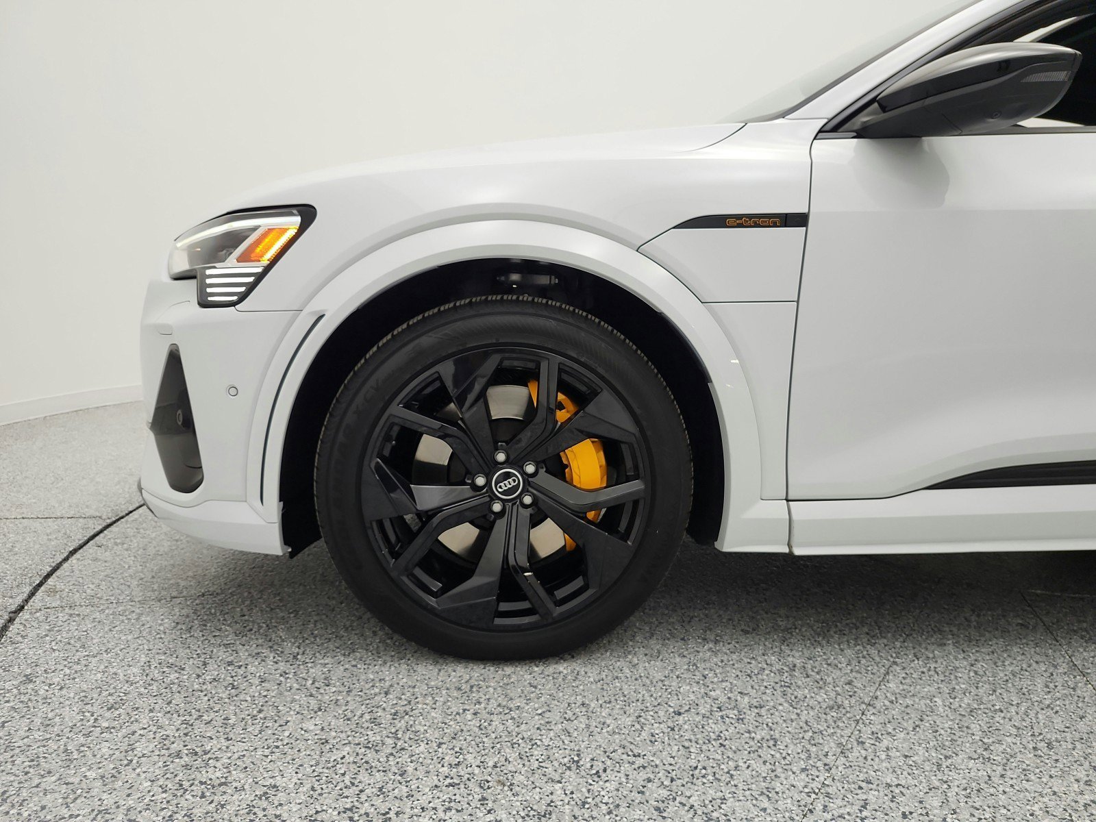 Used 2023 Audi e-tron S Premium Plus w/ Black Optic Package AWD/4WD image 23