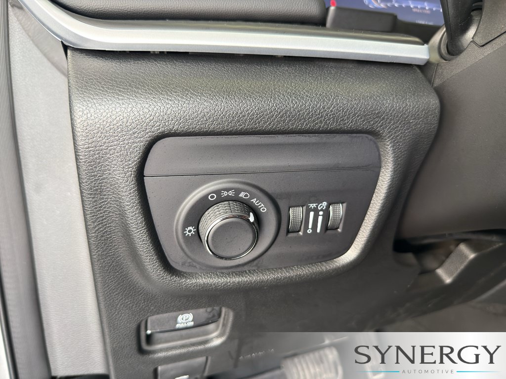 Used 2025 Jeep Grand Cherokee L Laredo AWD/4WD image 22