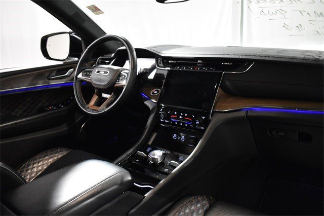 Used 2025 Jeep Grand Cherokee Summit image 32