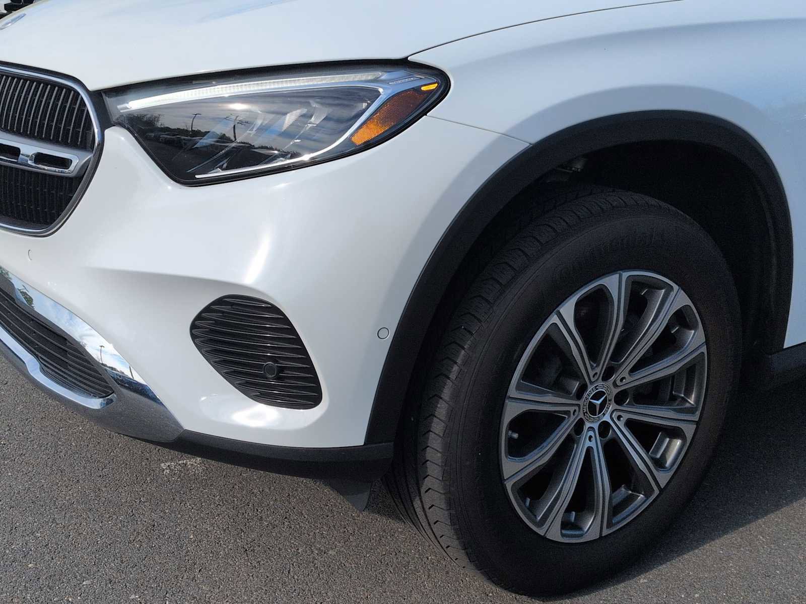 Used 2023 Mercedes-Benz GLC 300 4MATIC image 11