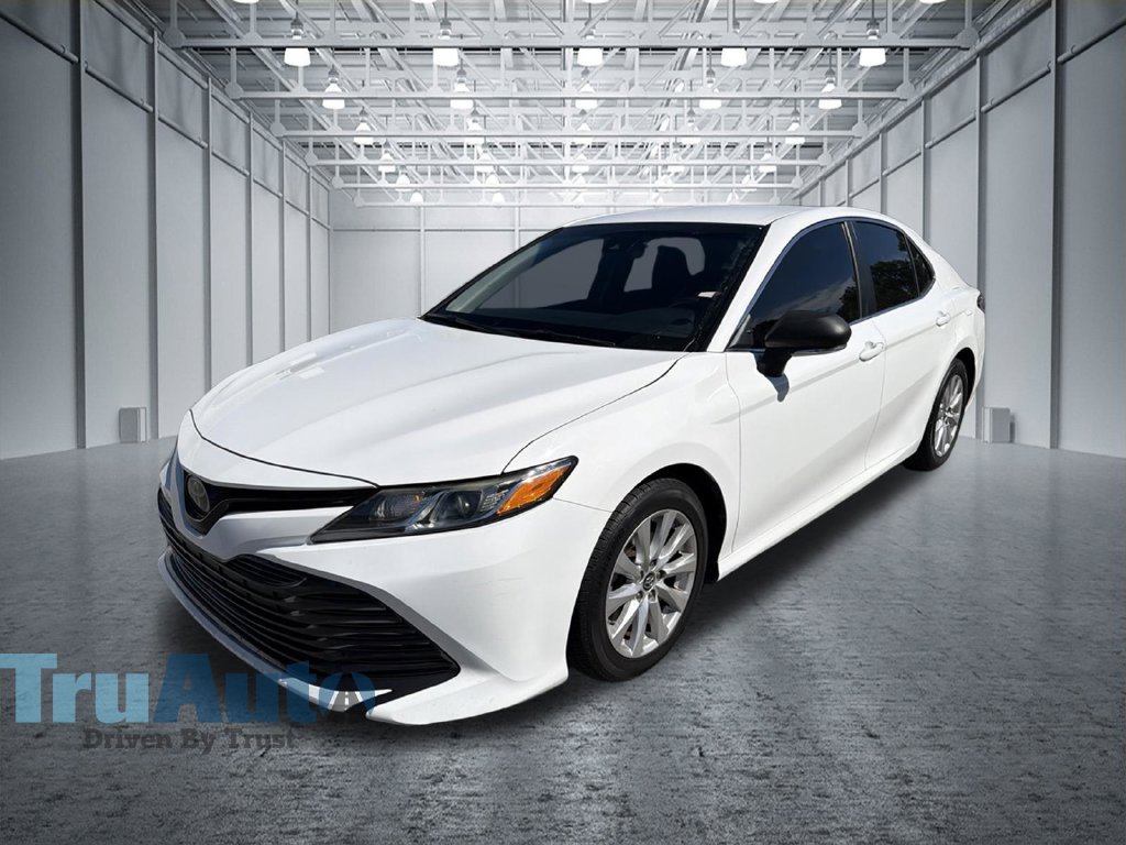Used 2018 Toyota Camry LE FWD image 2
