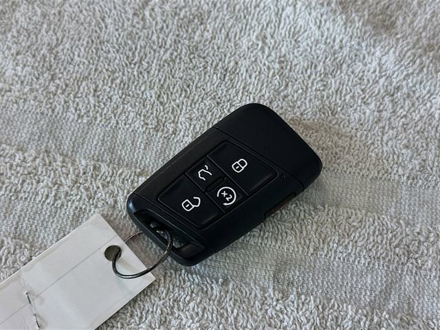 Used 2023 Volkswagen Tiguan SE R-Line image 27