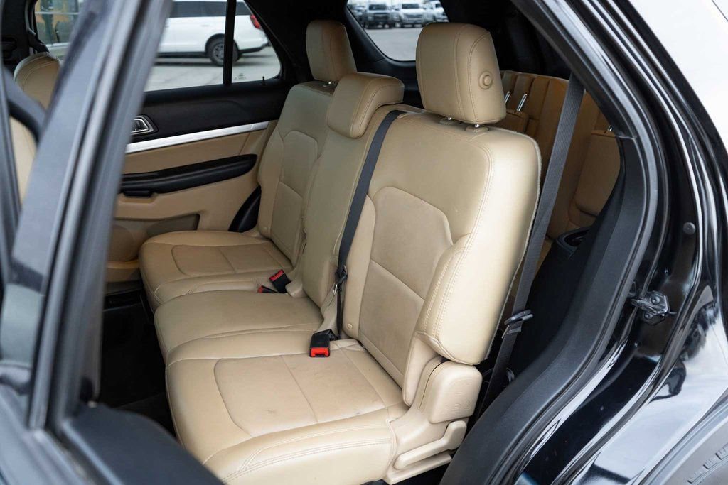 Used 2017 Ford Explorer XLT w/ Equipment Group 202A image 13