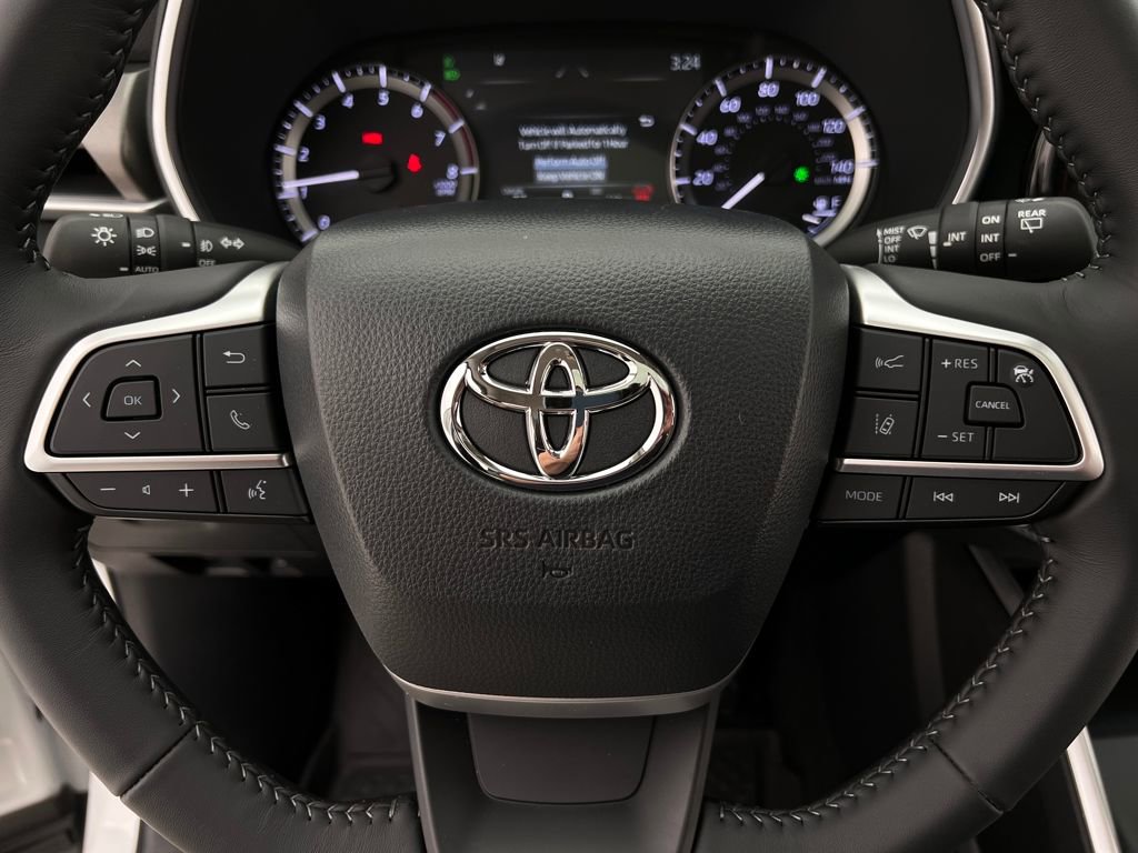 Used 2026 Toyota Highlander XLE image 17
