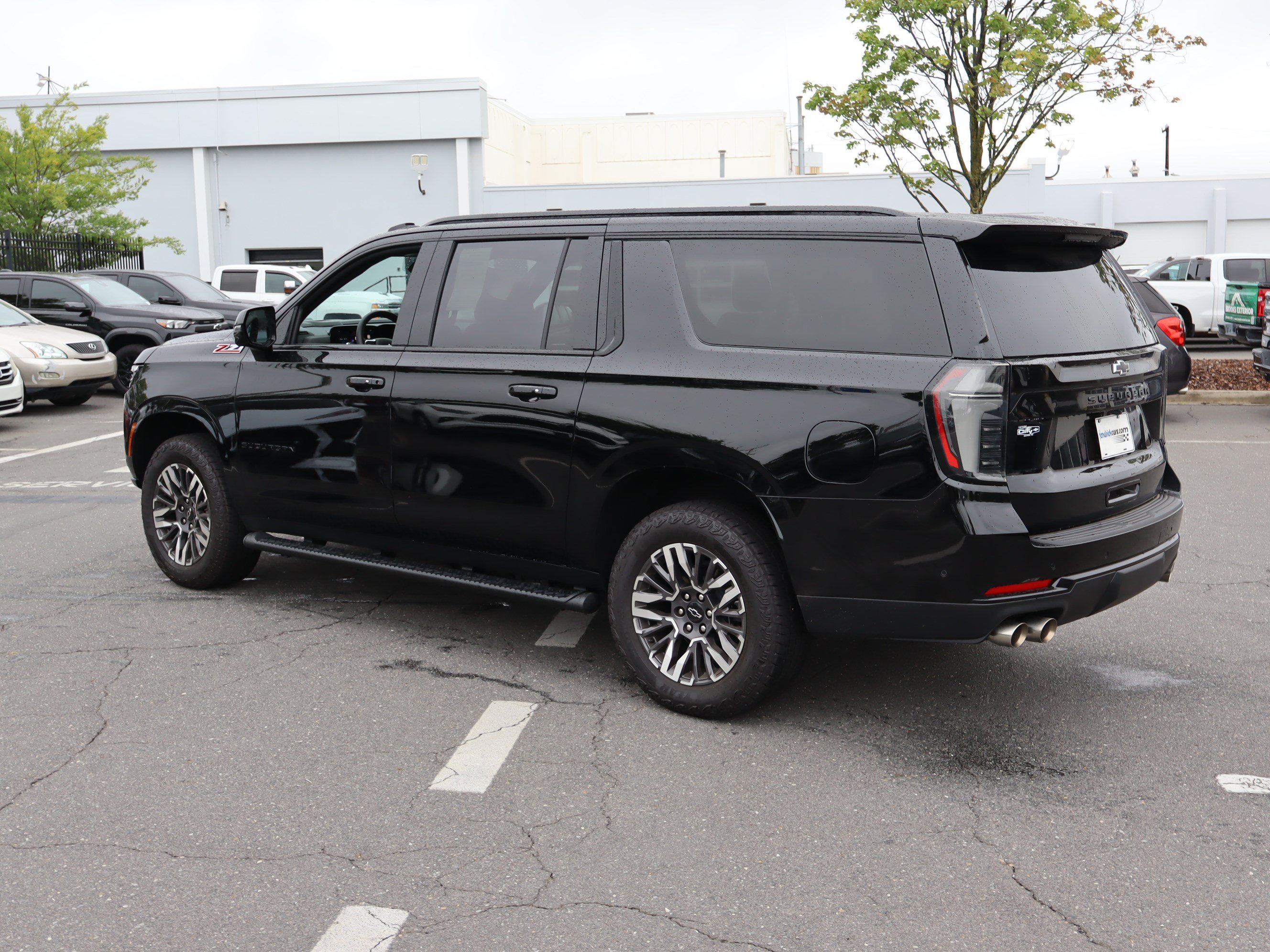 Used 2026 Chevrolet Suburban Z71 w/ Comfort Package AWD/4WD image 8