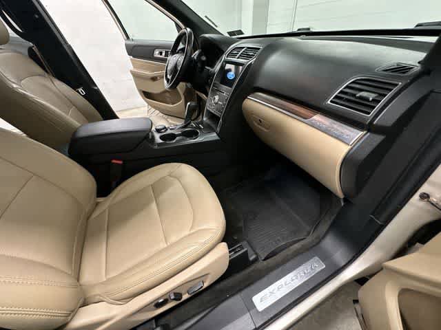 Used 2017 Ford Explorer Limited image 22