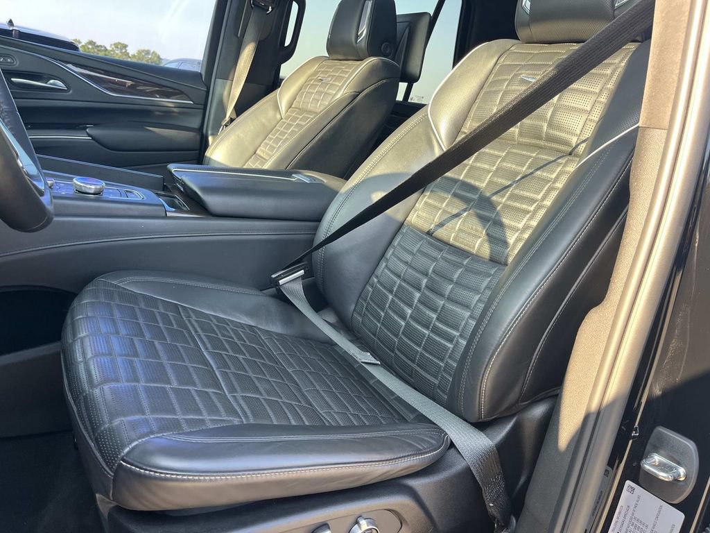 Used 2024 Cadillac Escalade Sport Platinum w/ Heavy-Duty Trailer Package AWD/4WD image 39