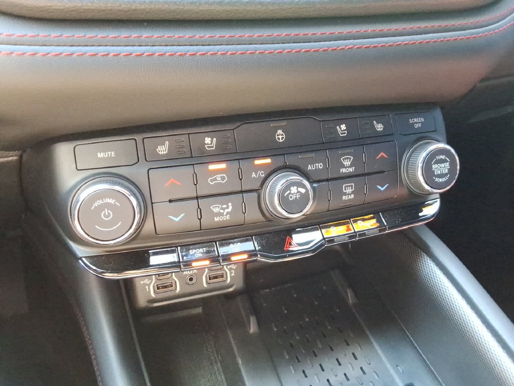 Used 2025 Dodge Durango R/T AWD/4WD image 33