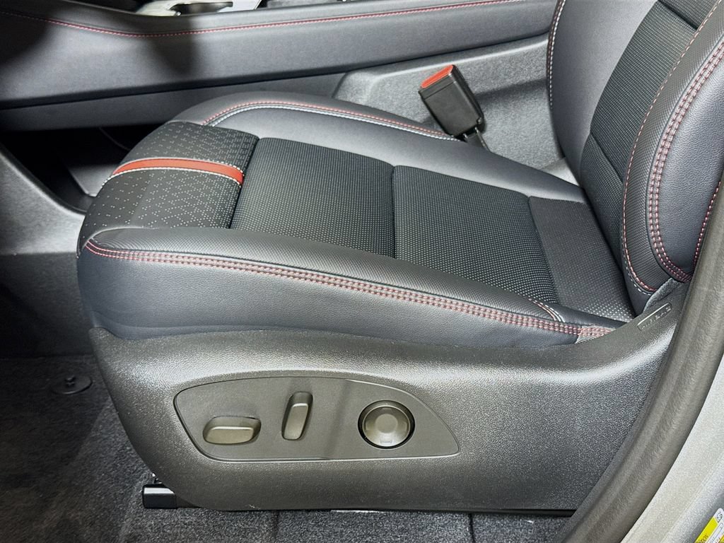 New 2026 Chevrolet Traverse RS FWD image 17