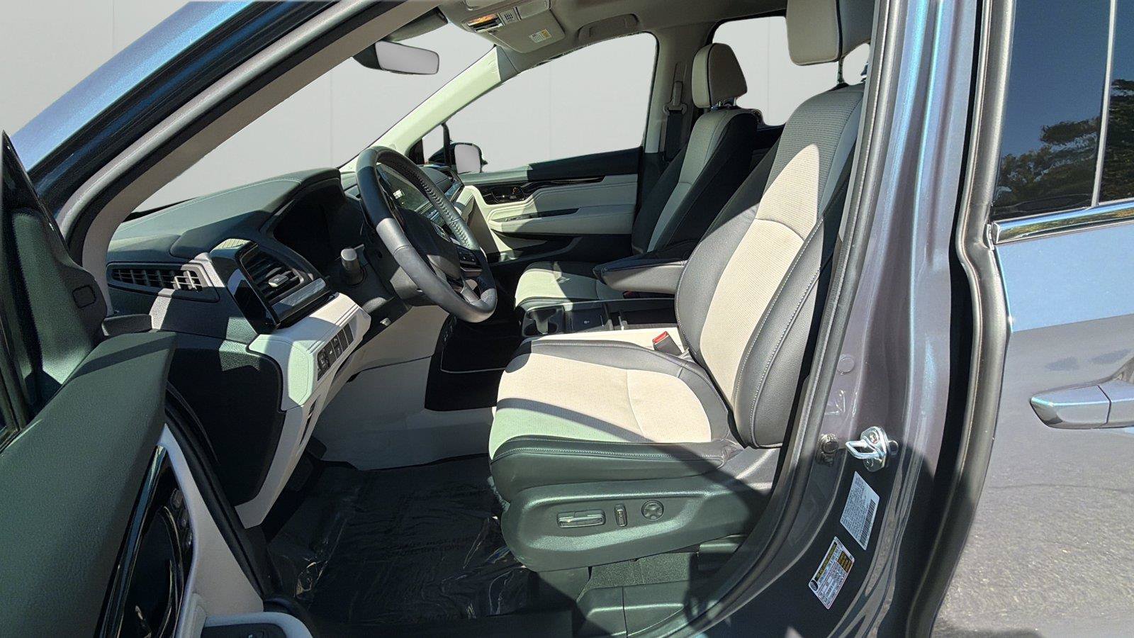 Used 2025 Honda Odyssey Elite image 11