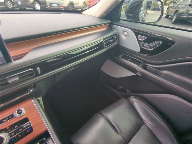 Used 2023 Lincoln Aviator Reserve w/ Equipment Group 201A image 8