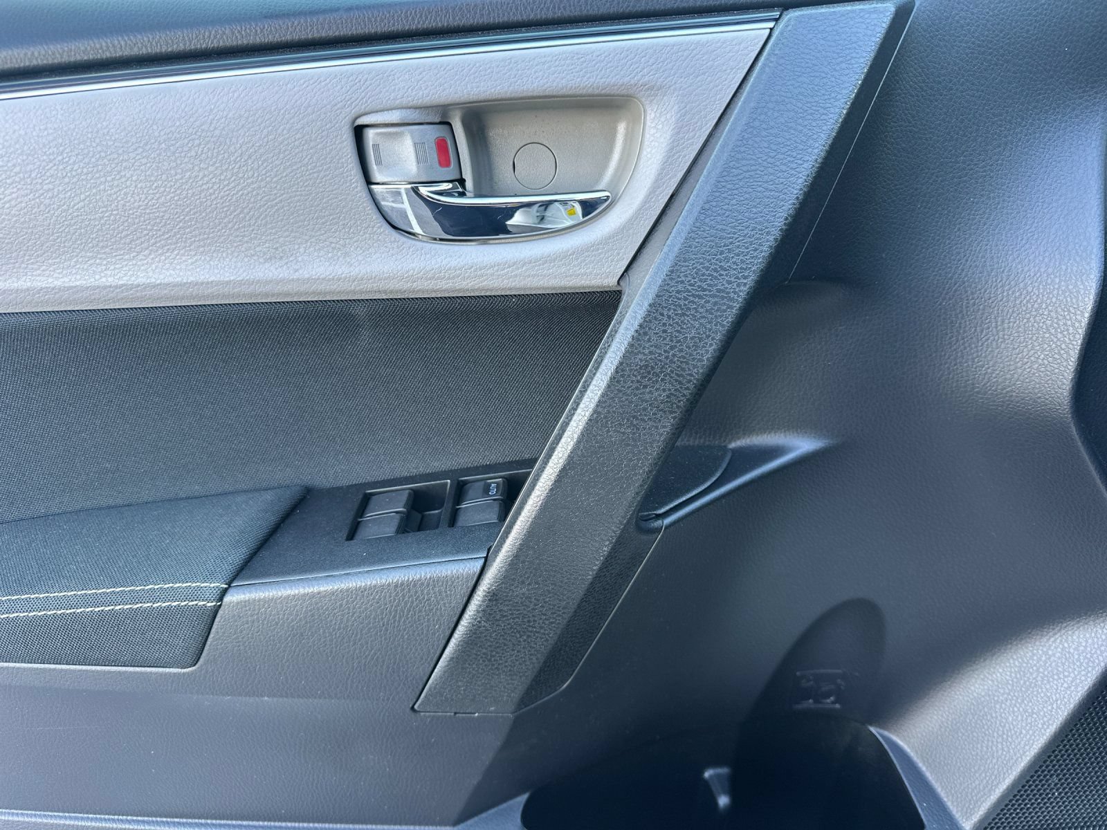Used 2019 Toyota Corolla LE FWD image 10