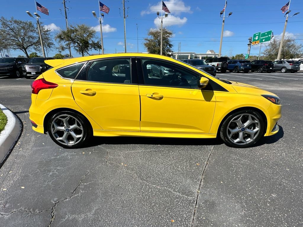 Used 2017 Ford Focus ST image 5