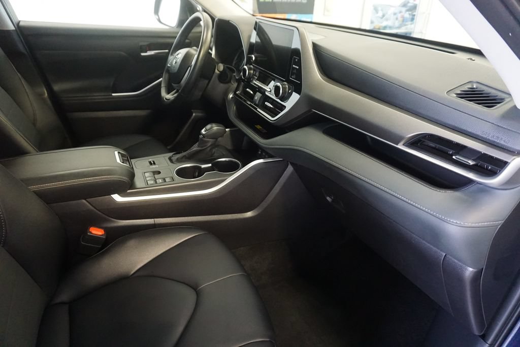 Certified 2025 Toyota Highlander XLE FWD image 27