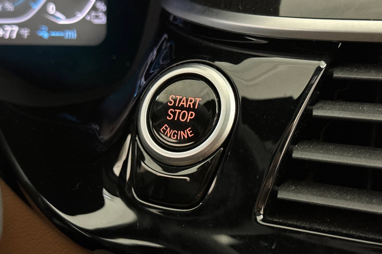 Used 2023 BMW 530e w/ Premium Package image 34