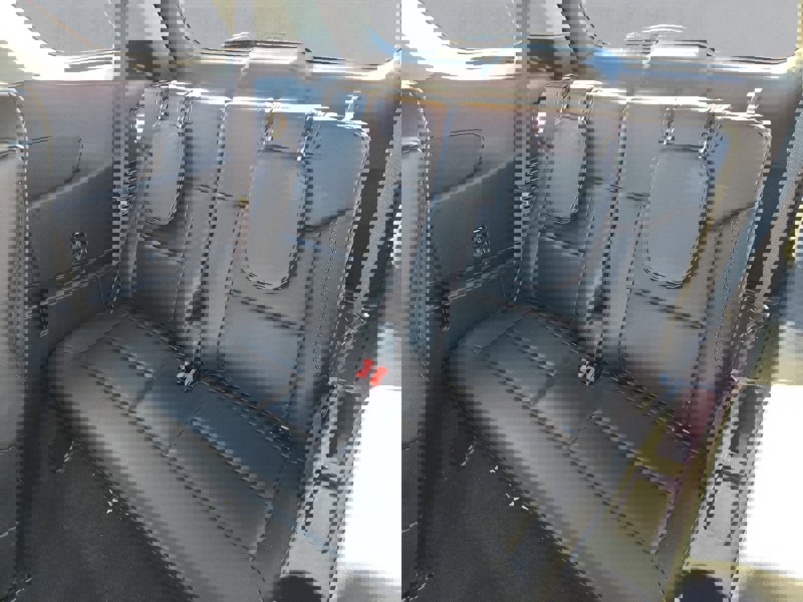 Certified 2022 Ford Explorer XLT w/ Equipment Group 202A image 27