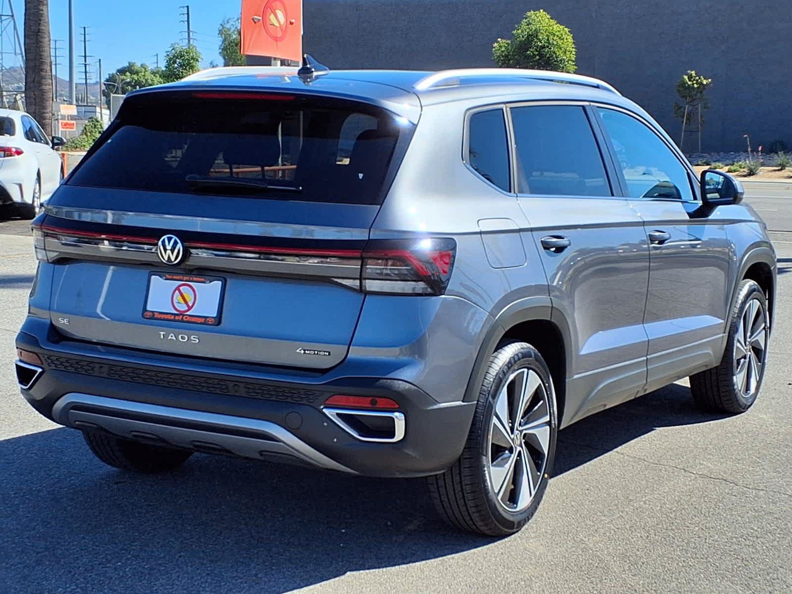 Used 2025 Volkswagen Taos SE AWD/4WD image 6