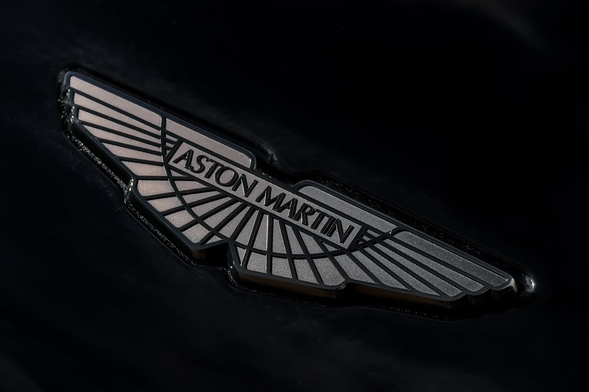 Used 2023 Aston Martin DBS Coupe RWD image 19