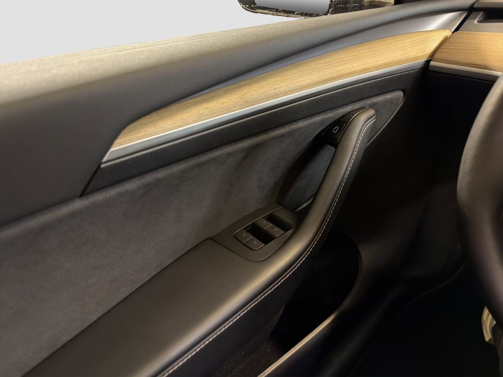 Used 2023 Tesla Model Y Long Range AWD/4WD image 25