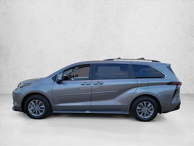 Used 2026 Toyota Sienna XLE FWD image 8