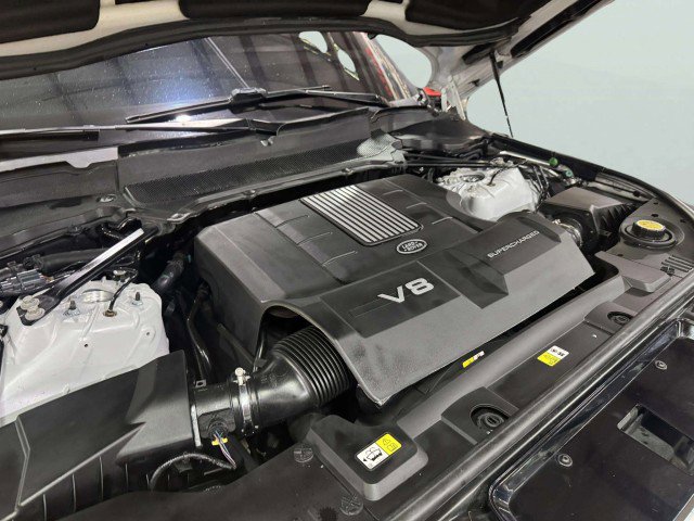 Used 2017 Land Rover Range Rover Sport HSE image 40