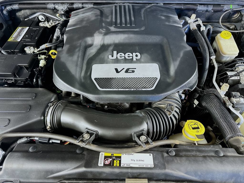 Used 2015 Jeep Wrangler Unlimited Sport w/ Quick Order Package 24S AWD/4WD image 32