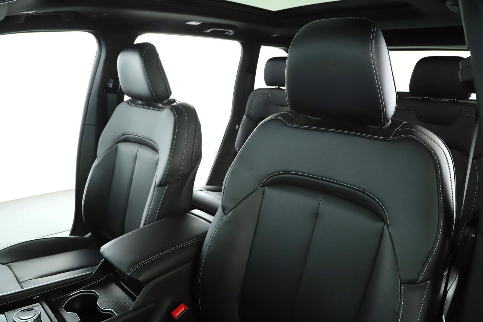 New 2026 Jeep Grand Cherokee Limited w/ Limited Altitude Package image 4