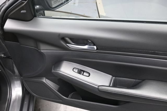 Used 2025 Nissan Altima 2.5 SV AWD/4WD image 38