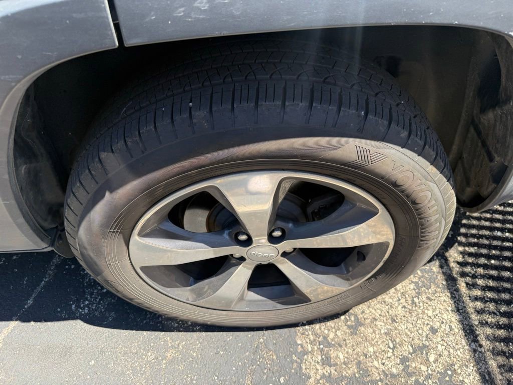 Used 2020 Jeep Cherokee Limited AWD/4WD image 9