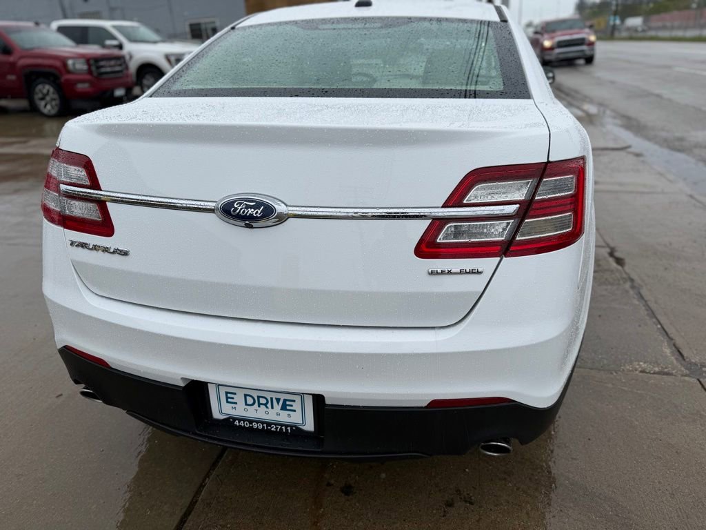 Used 2017 Ford Taurus SE FWD image 5