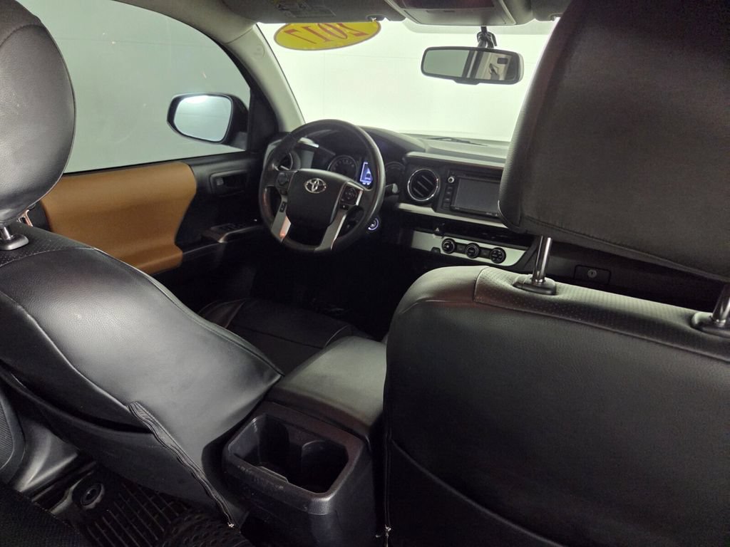 Used 2017 Toyota Tacoma TRD Sport RWD image 30