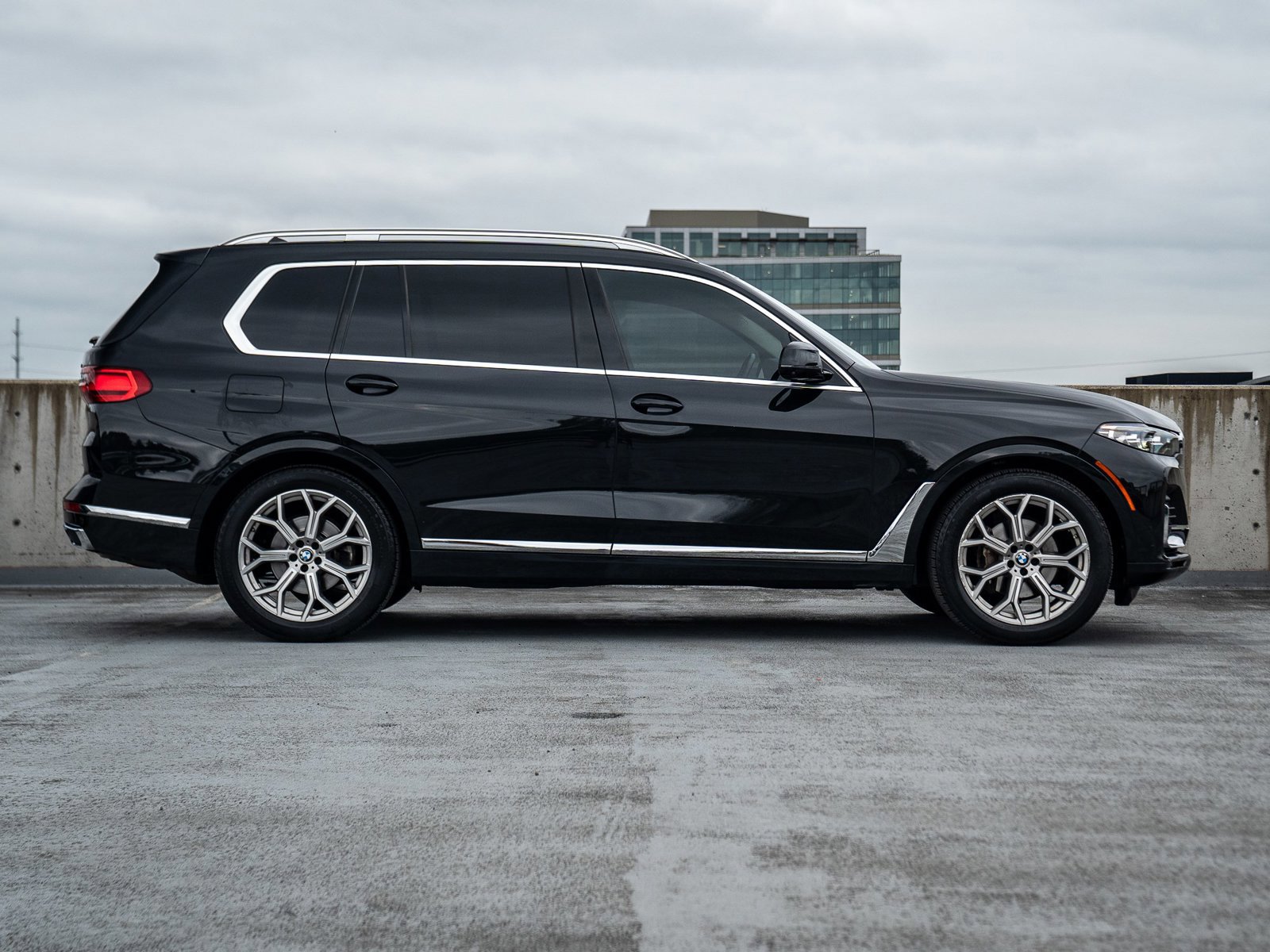 Used 2022 BMW X7 xDrive40i w/ Premium Package AWD/4WD image 6