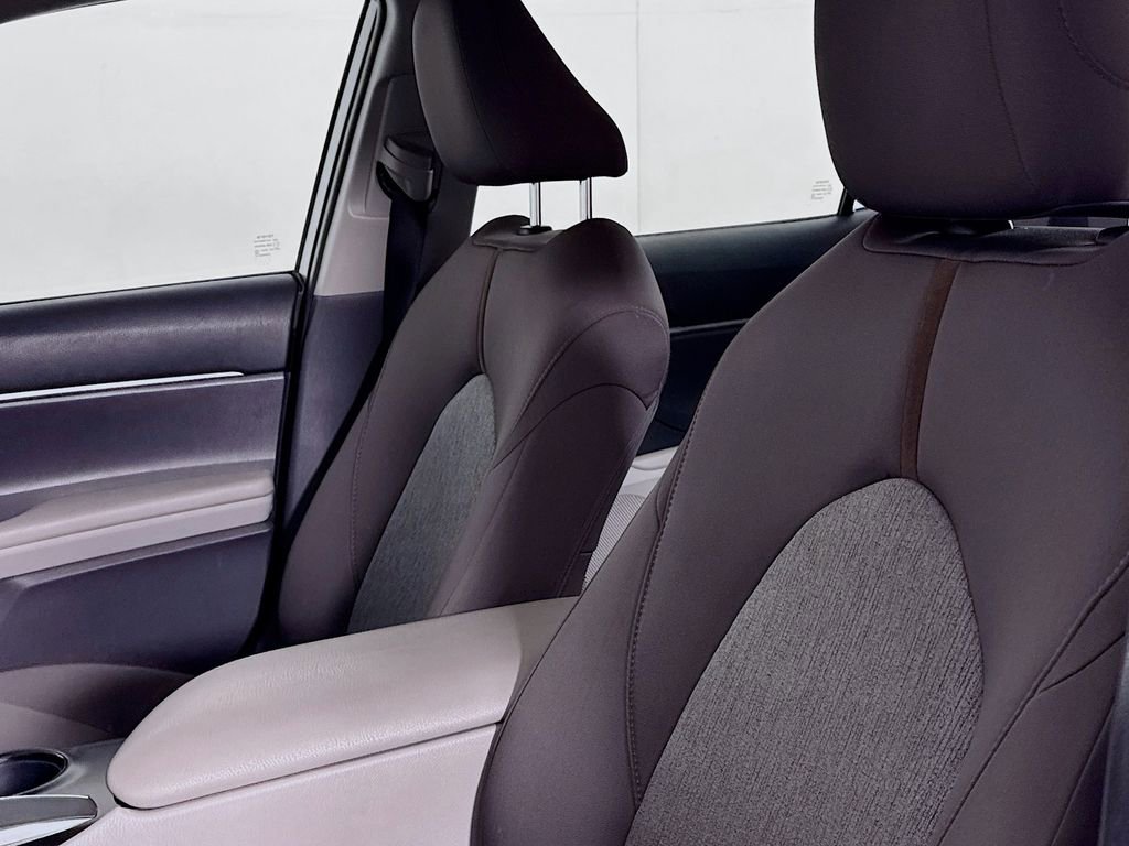 Used 2019 Toyota Camry LE FWD image 9