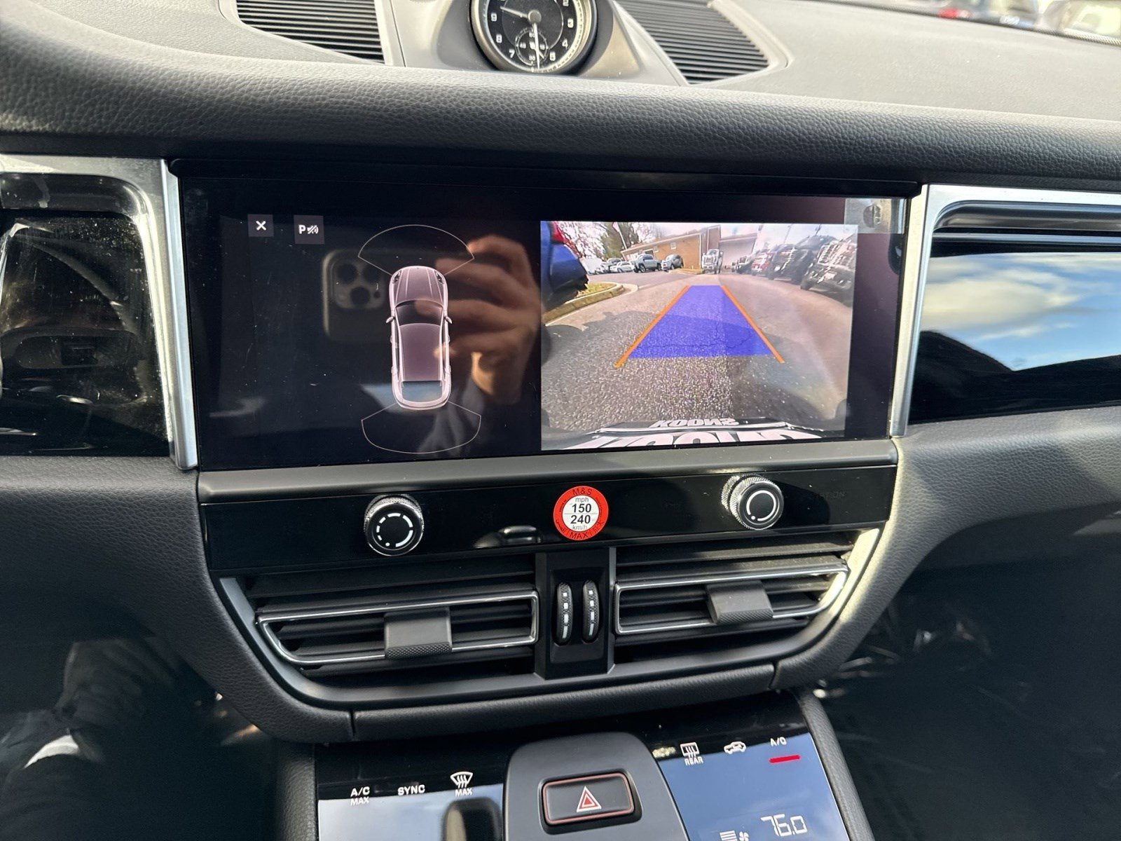 Used 2024 Porsche Macan image 19