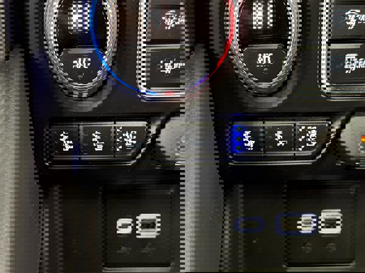 Used 2024 Chevrolet Tahoe High Country image 34