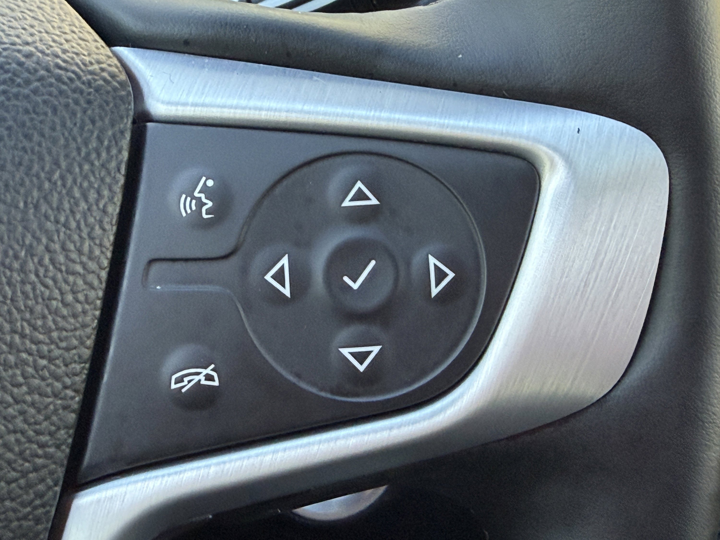 Used 2024 GMC Terrain SLT w/ Infotainment Package II image 36