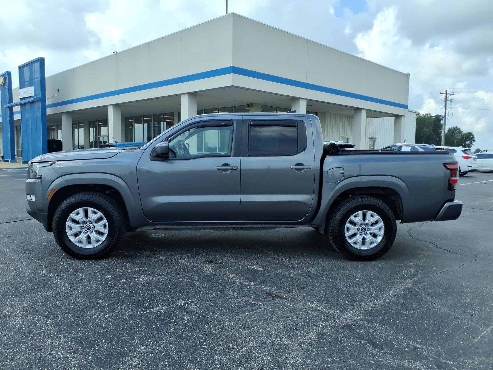 Used 2022 Nissan Frontier SV AWD/4WD image 2