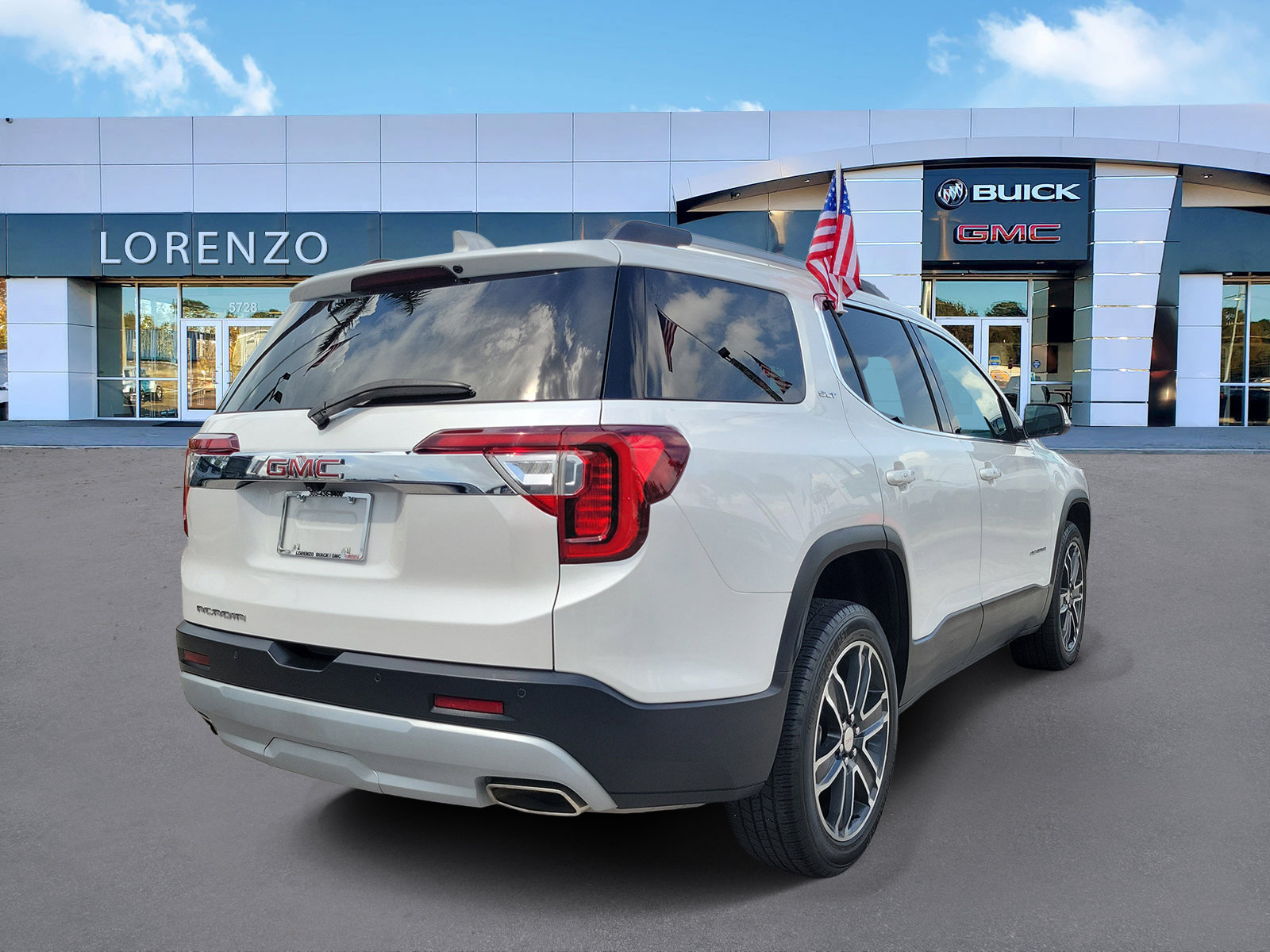Used 2023 GMC Acadia SLT w/ Technology Package FWD image 5