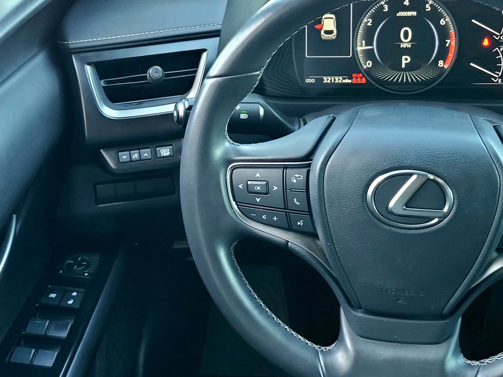 Certified 2022 Lexus UX 200 w/ Accessory Package (Z2) FWD image 14