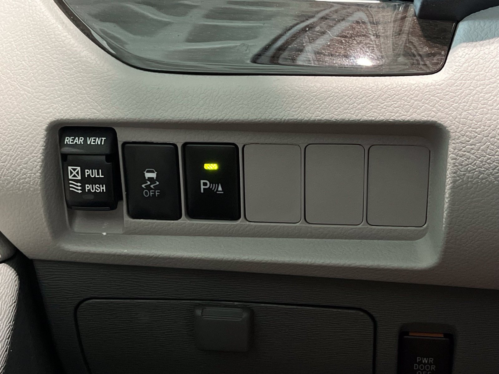 Used 2019 Toyota Sienna XLE w/ XLE Navigation Package FWD image 34