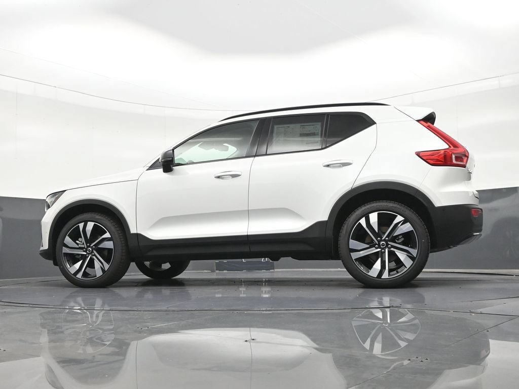 New 2026 Volvo XC40 B5 Plus w/ Climate Package AWD/4WD image 18