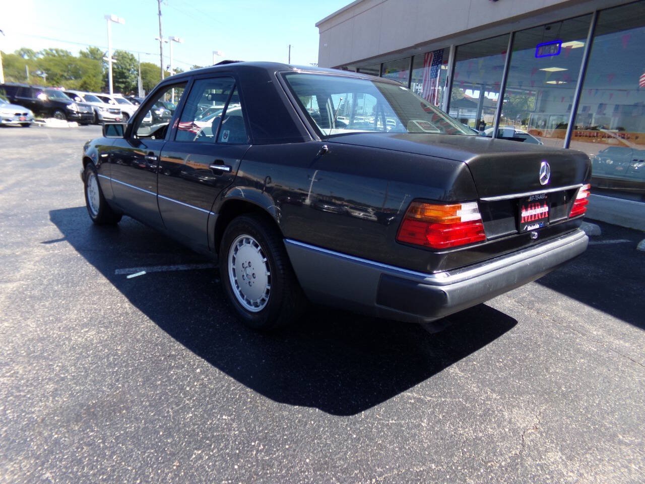 Used 1990 Mercedes-Benz 300 E 3.0 image 2