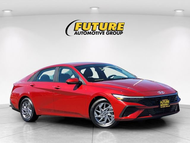 Used 2024 Hyundai Elantra SEL image 1