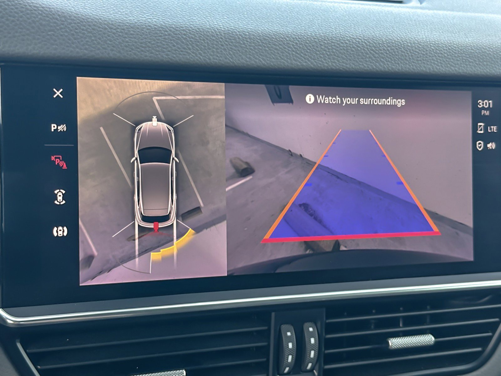 Certified 2023 Porsche Cayenne Platinum Edition image 20