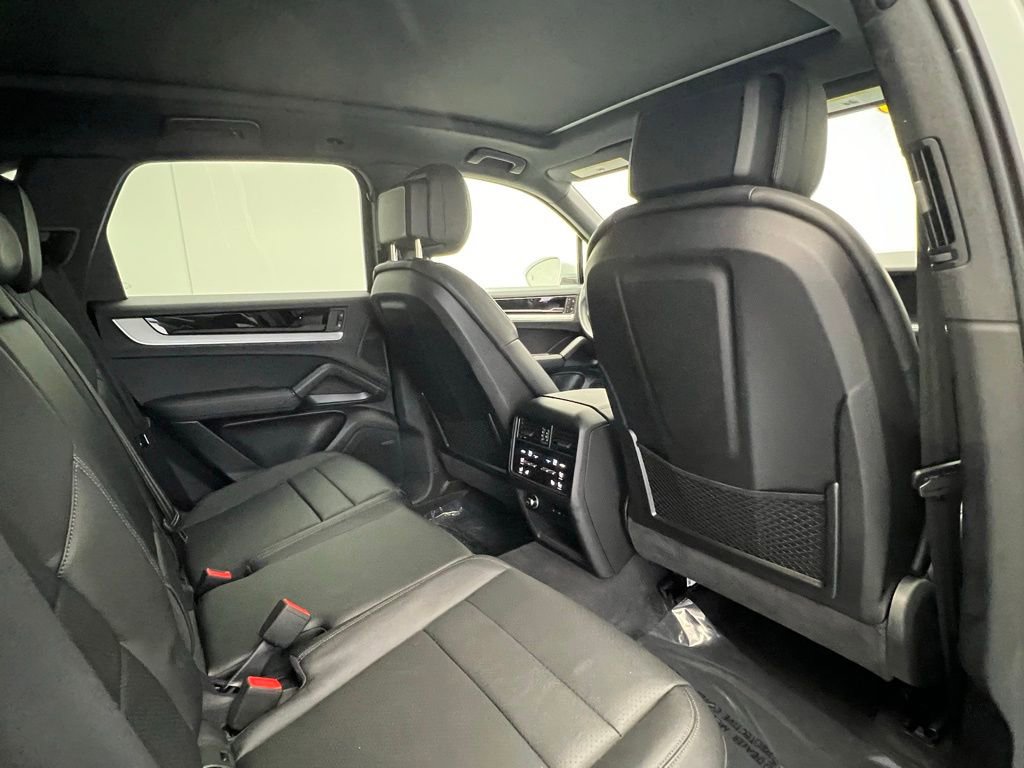 Used 2025 Porsche Cayenne image 16