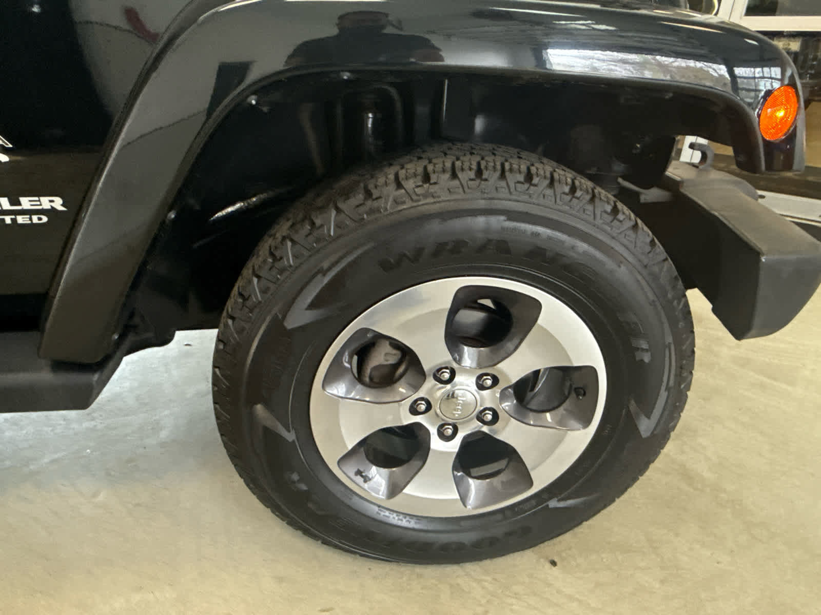 Used 2016 Jeep Wrangler Unlimited Sahara w/ Dual Top Group image 7